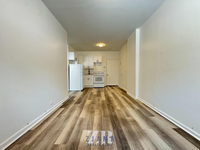Building Photo - 824 McDonald Ave
