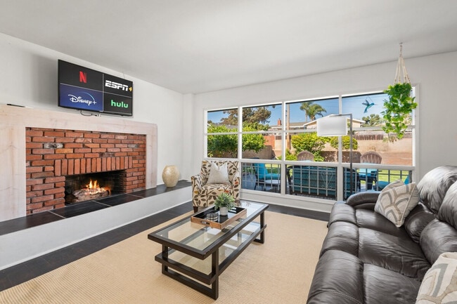 Building Photo - 1223 J Ave