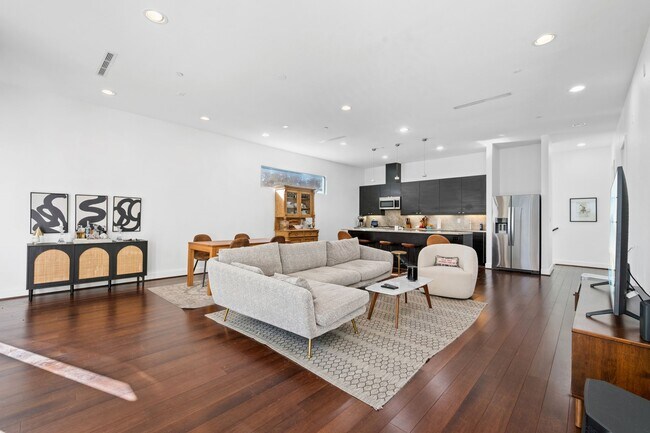 Foto del edificio - 3302 Lake St