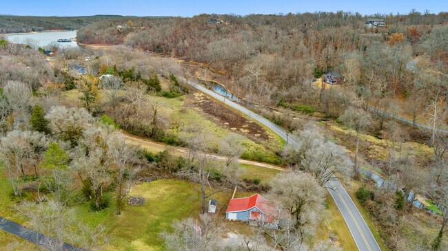 Building Photo - 1701 E Old Prairie Creek Rd