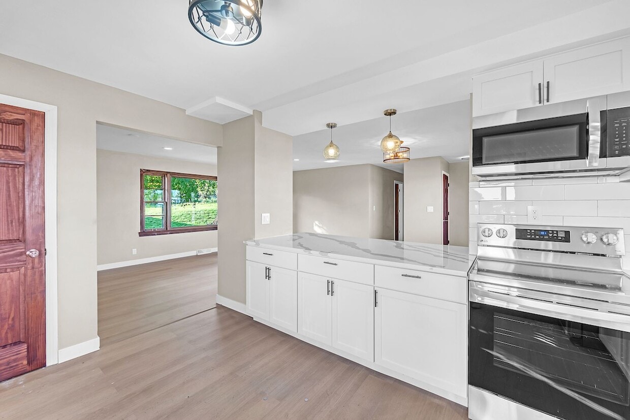 Primary Photo - Longview Manor