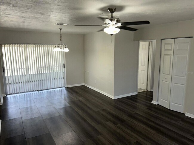 Foto del edificio - 1241 Pilgrim Rd