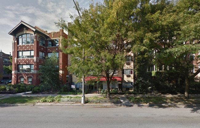 Front - 6910 N Sheridan Rd