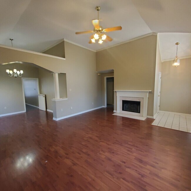 Foto del edificio - 3 Bedroom 2 Bath in Cordova off near Trinity and Sanga