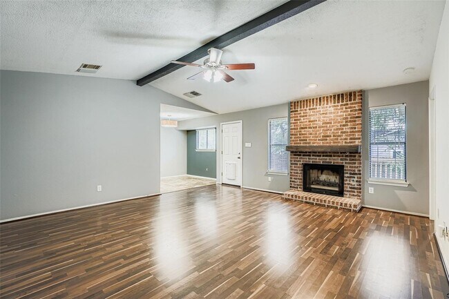 Foto del edificio - 9802 Briar Ridge Dr