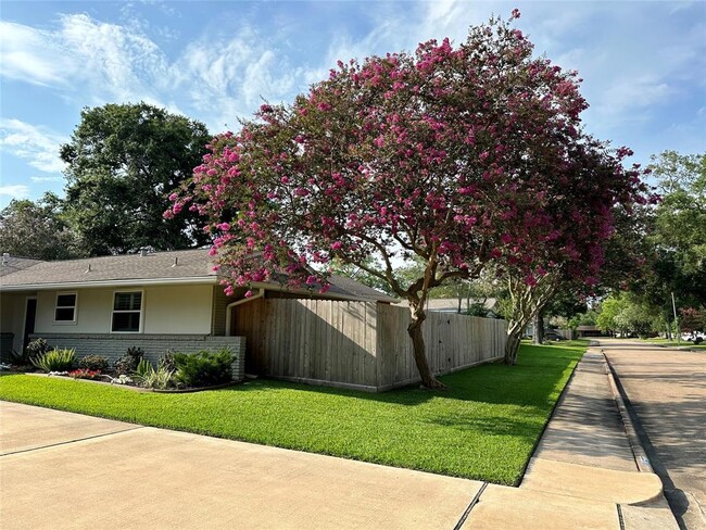 Foto del edificio - 1927 Huntress Ln