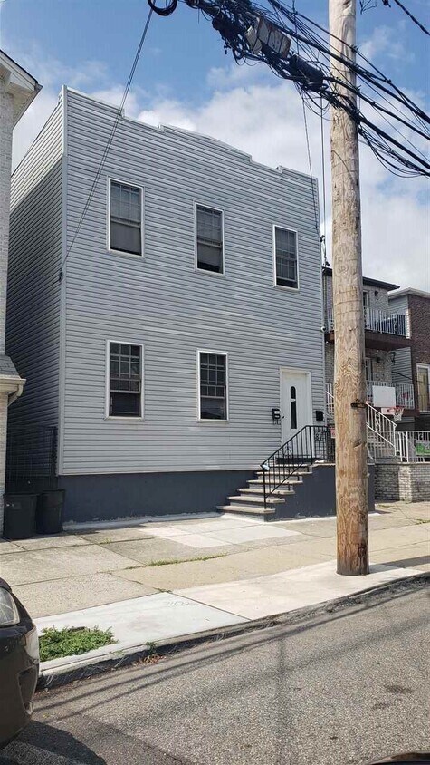 Foto principal - 87 Jefferson Ave
