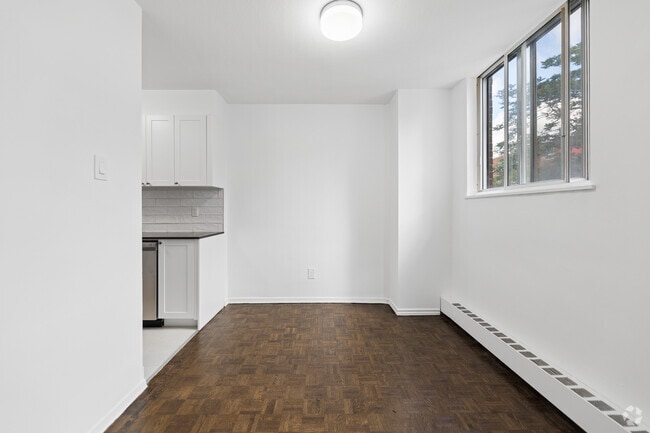 1BR, 1BA - 613SF - Dining Room - 80 Cosburn Avenue