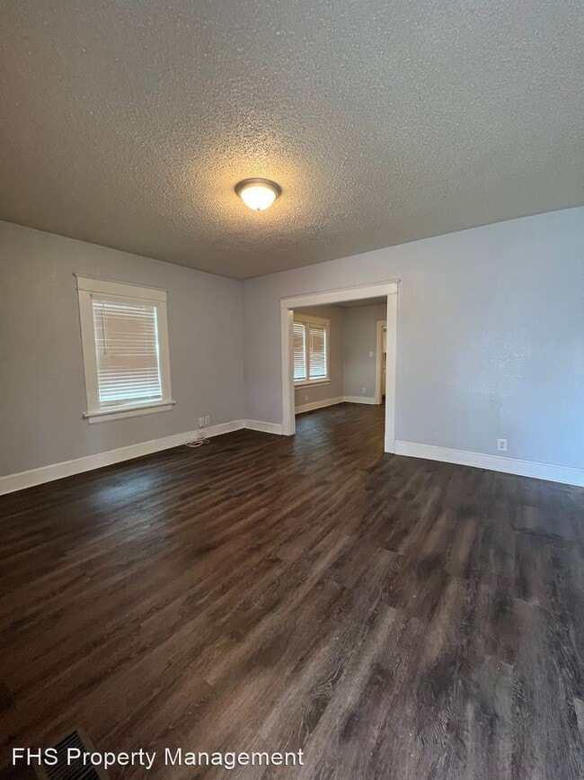 Building Photo - 4 br, 1 bath House - 804 W Locust