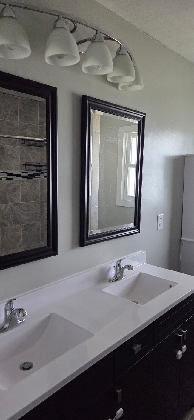 Building Photo - Charming 4-Bedroom Haven with Hardwood Elegance on Main St, New Prague!