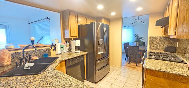 Building Photo - 946 Roosevelt St