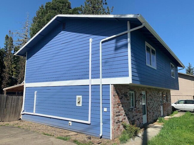 Building Photo - dubr03