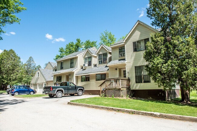 Foto del edificio - Quaint Furnished Affordable Studio in Townhome Community.  All utilities included!