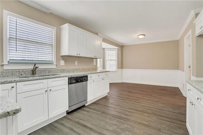 Building Photo - 1107 Leslie Pl