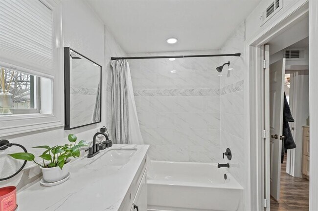 Foto del edificio - 4520 Sharon St