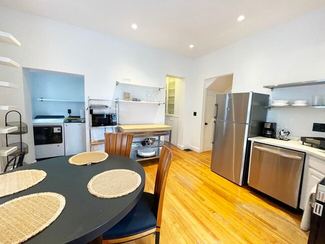 Building Photo - 26 Clifford St