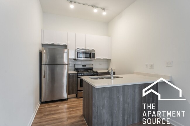 Modern Duplex Up: 2 Bed 2.5 Bath & In Unit W/D - Modern Duplex Up: 2 Bed 2.5 Bath & In Unit W/D Apartment