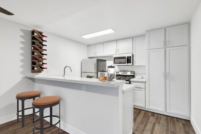 Building Photo - Waverly at Silverlake