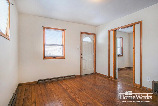Foto del edificio - Adorable 2 Bed, 1.5 Bath with Covered Porch and Mudroom