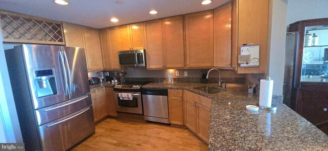 Foto del edificio - 717 S Christopher Columbus Blvd