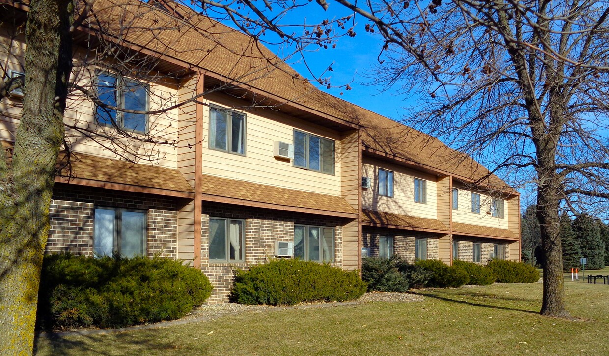 Pheasant Run Exterior - Pheasant Run Apartments