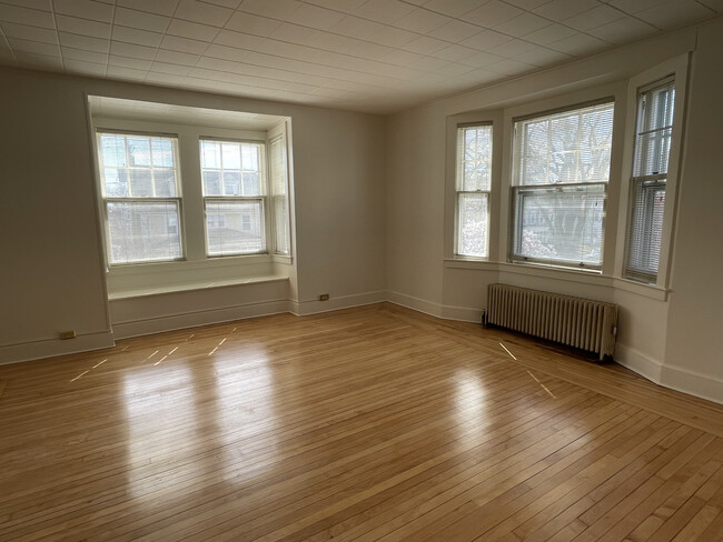 living room 15 X 17 with large window seat - 33 Granite St