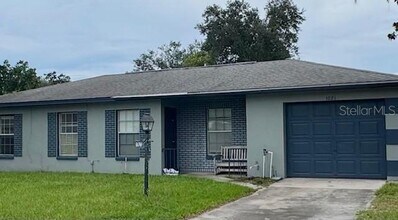 Building Photo - 1021 Greenbriar Dr