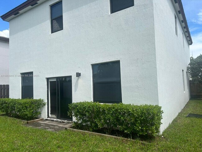 Foto del edificio - 20828 NE 2nd Ct