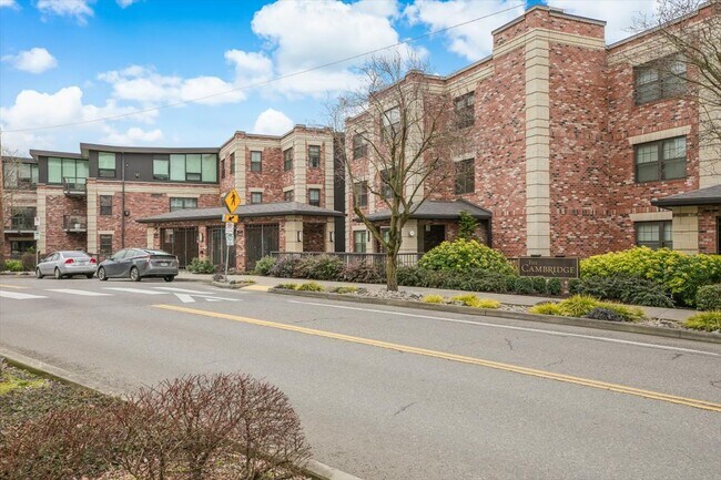 Building Photo - 2454 NW Westover Rd