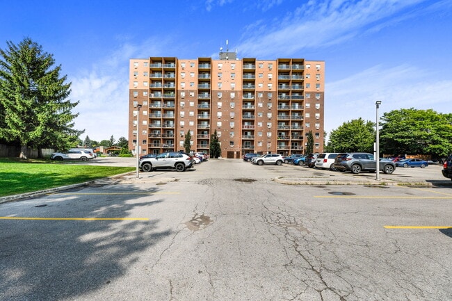 Photo du bâtiment - Confederation Place Apartments