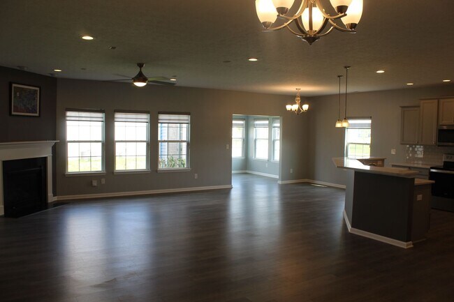 Foto del edificio - Spacious Ranch Home in a Beautiful Avon Community!