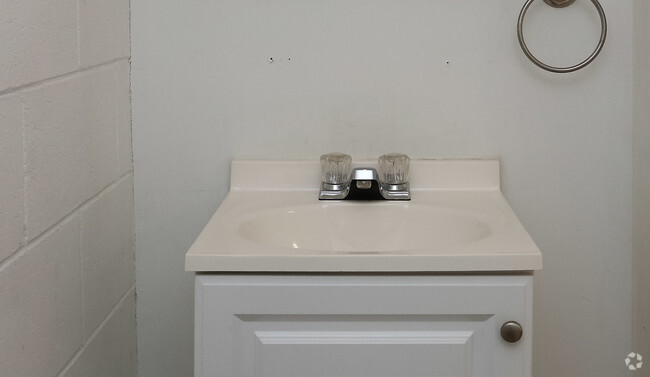 Half Bathroom - Perry Hill Apartments