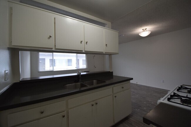 Foto del edificio - 14142 Victory Blvd