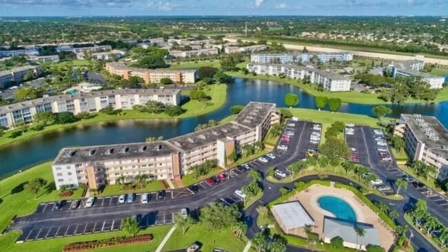Complejo de 300 aptos - 3004 Cornwall a