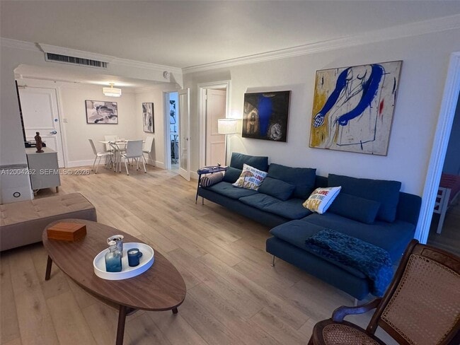 Foto del edificio - 5151 Collins Ave