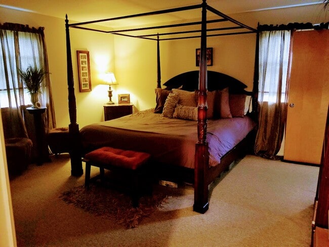 Building Photo - 21 Rosemont Ct