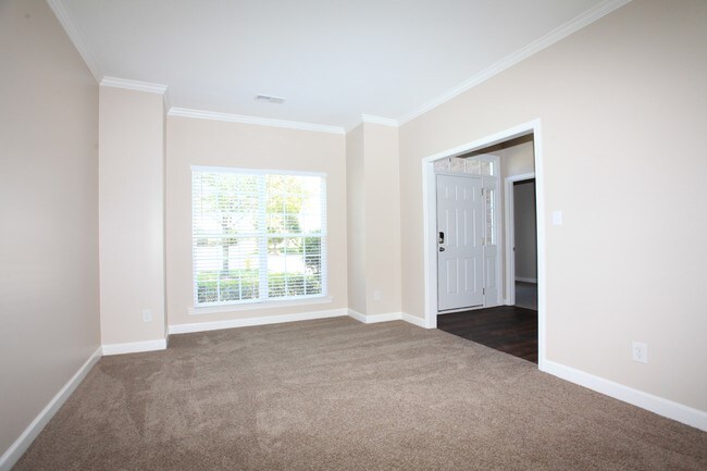 Building Photo - 1424 Bedlington Dr NW