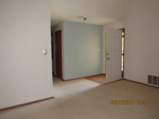 Building Photo - LEE WEST AREA!!