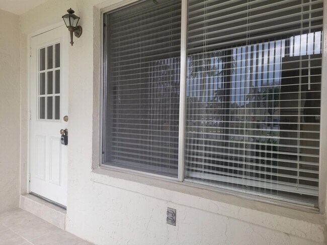 Foto del edificio - 208 Pine HOV Cir