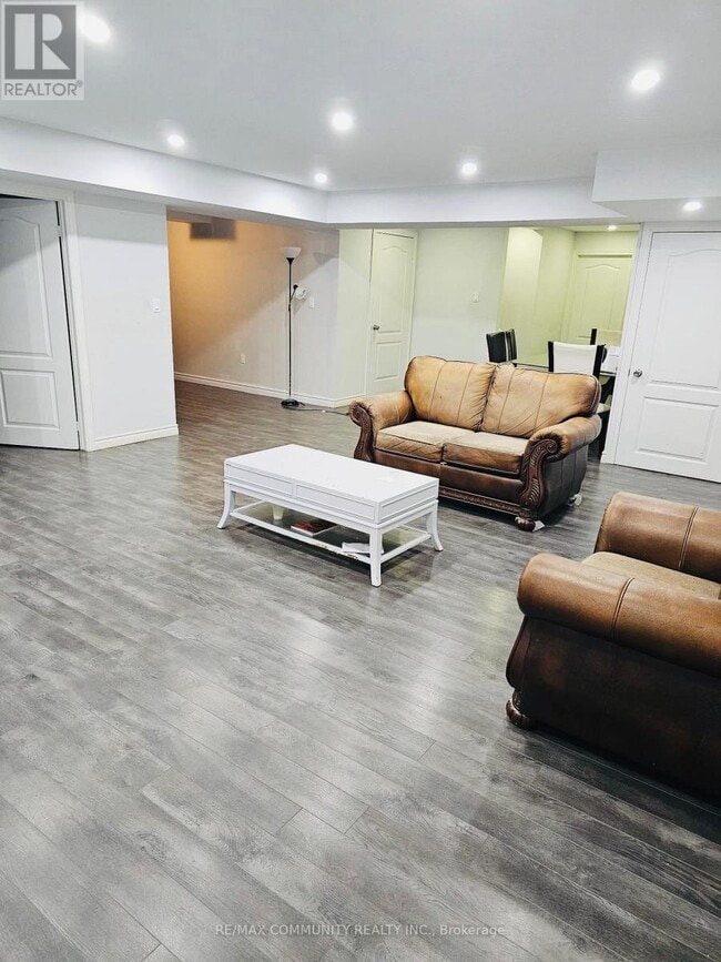 Building Photo - 137 Hyperion Ct