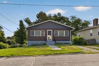 Building Photo - 52 Beach St