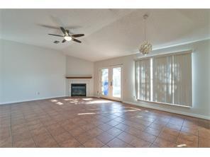 Foto del edificio - ADORABLE 3-2-2 in the Colonial Estates Subdivision.