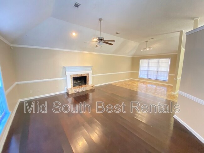 Foto del edificio - 7850 Meadow Trail Dr