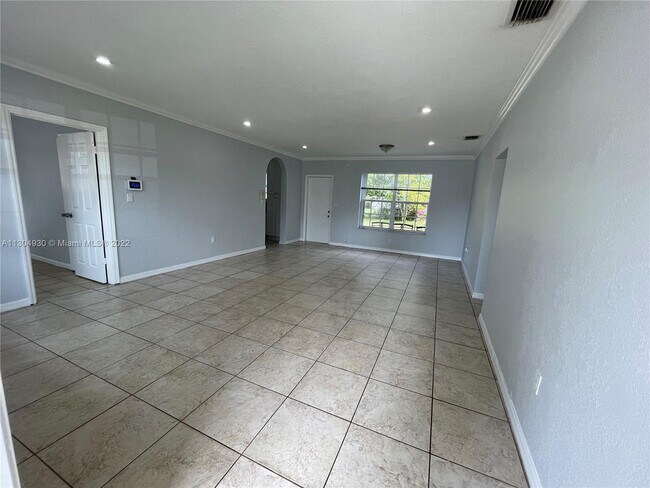 Building Photo - 16981 NE 8th Ct