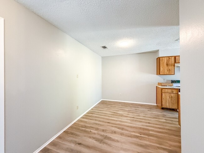 Foto del edificio - 607 Frostwood Dr