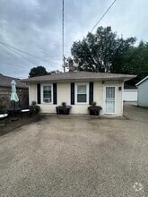 Building Photo - 144 Lathrop Ave