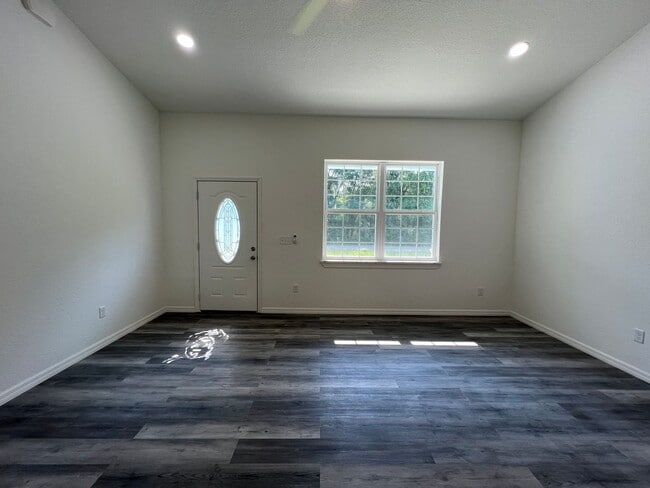 Building Photo - AWESOME 3 BD/2BA Home in Beautiful Ocala!!!