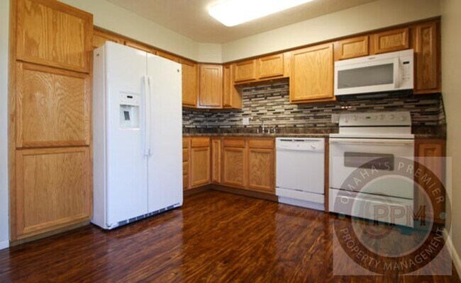 Foto del edificio - Discover this well-maintained 3-bedroom, 2-bath home in Omaha, NE