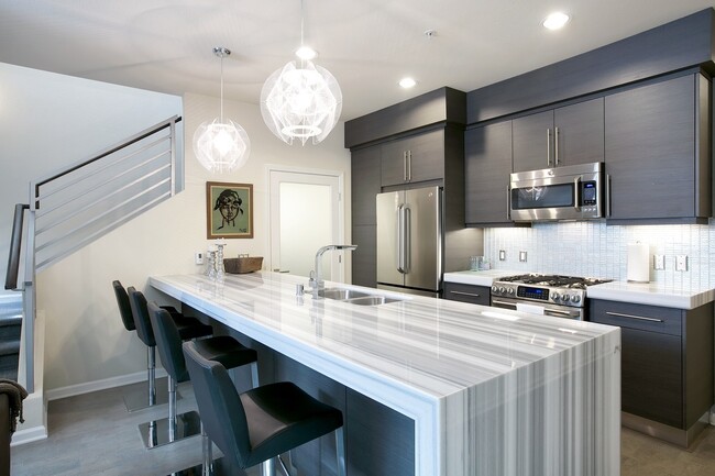 Foto del edificio - Modern Townhome in the Heart of Downtown E...