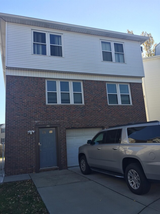 Primary Photo - 28 Columbus Dr